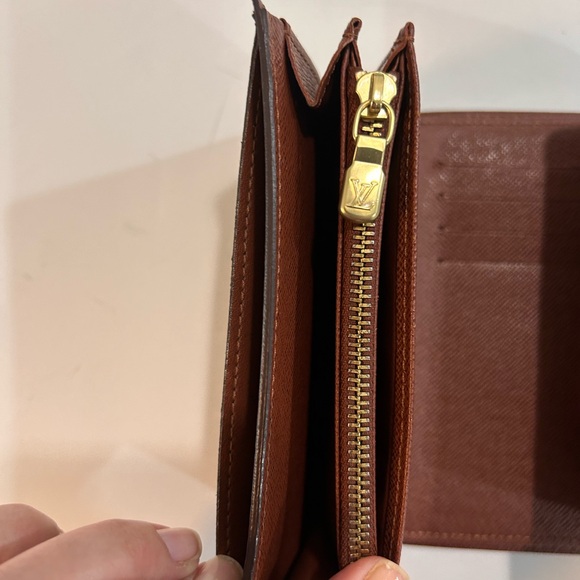 Louis Vuitton Alexandra Monogram Wallet - Picture 6 of 13